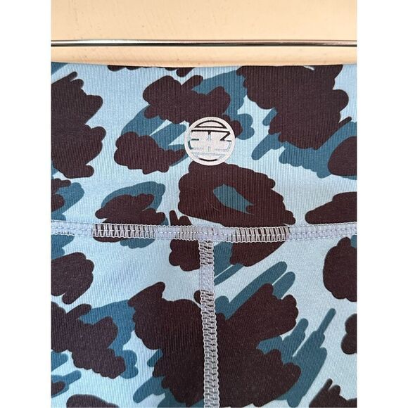 IAB MFG Spandex Booty Shorts Blue Leopard Print Size Women's 8 Medium - Picture 6 of 7